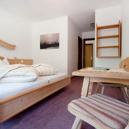 Garni-appartement Collina Pensión 3*
